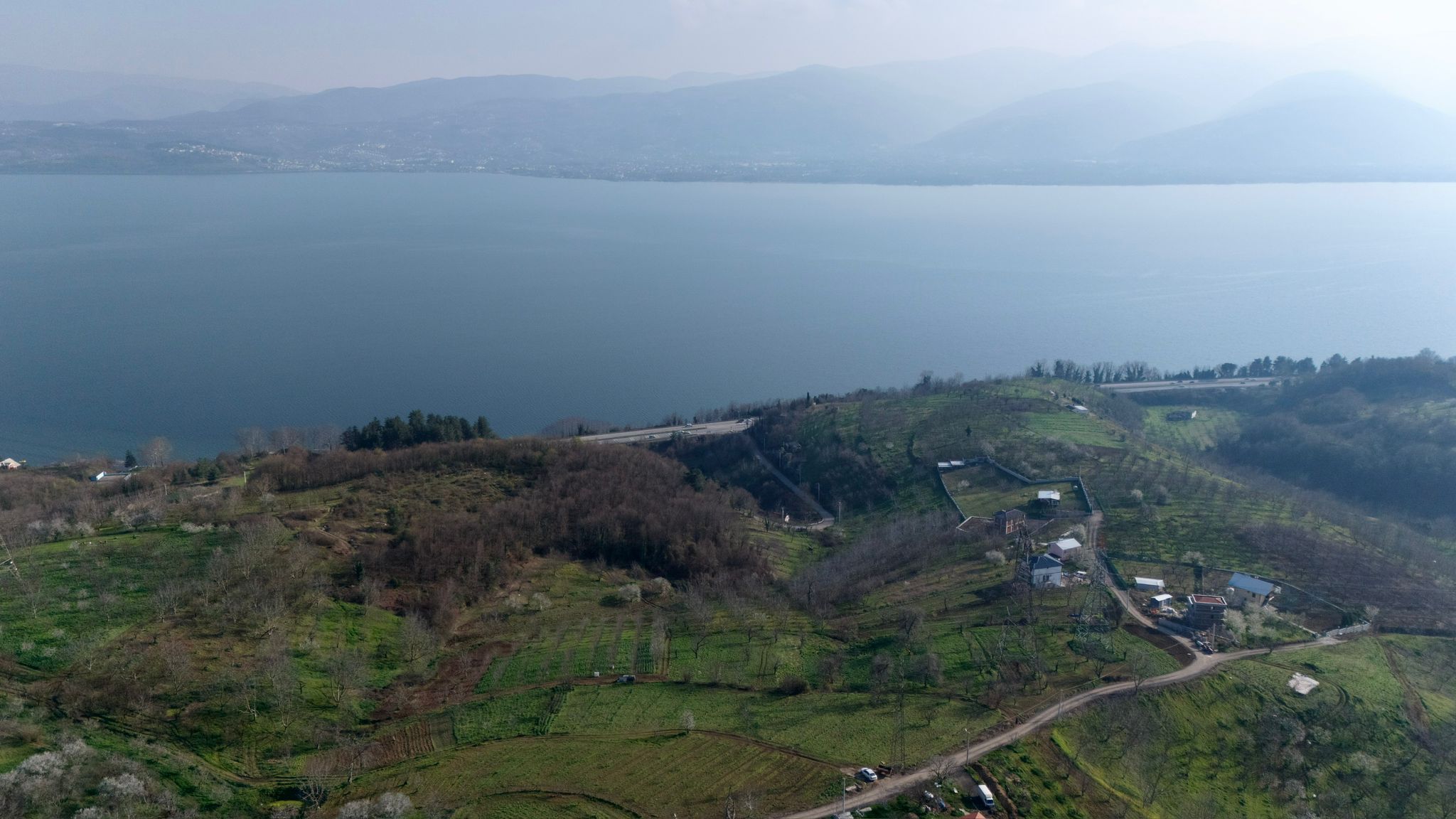 Şehrin Kalbinde  Sapanca Göl Manzaralı Arazi 