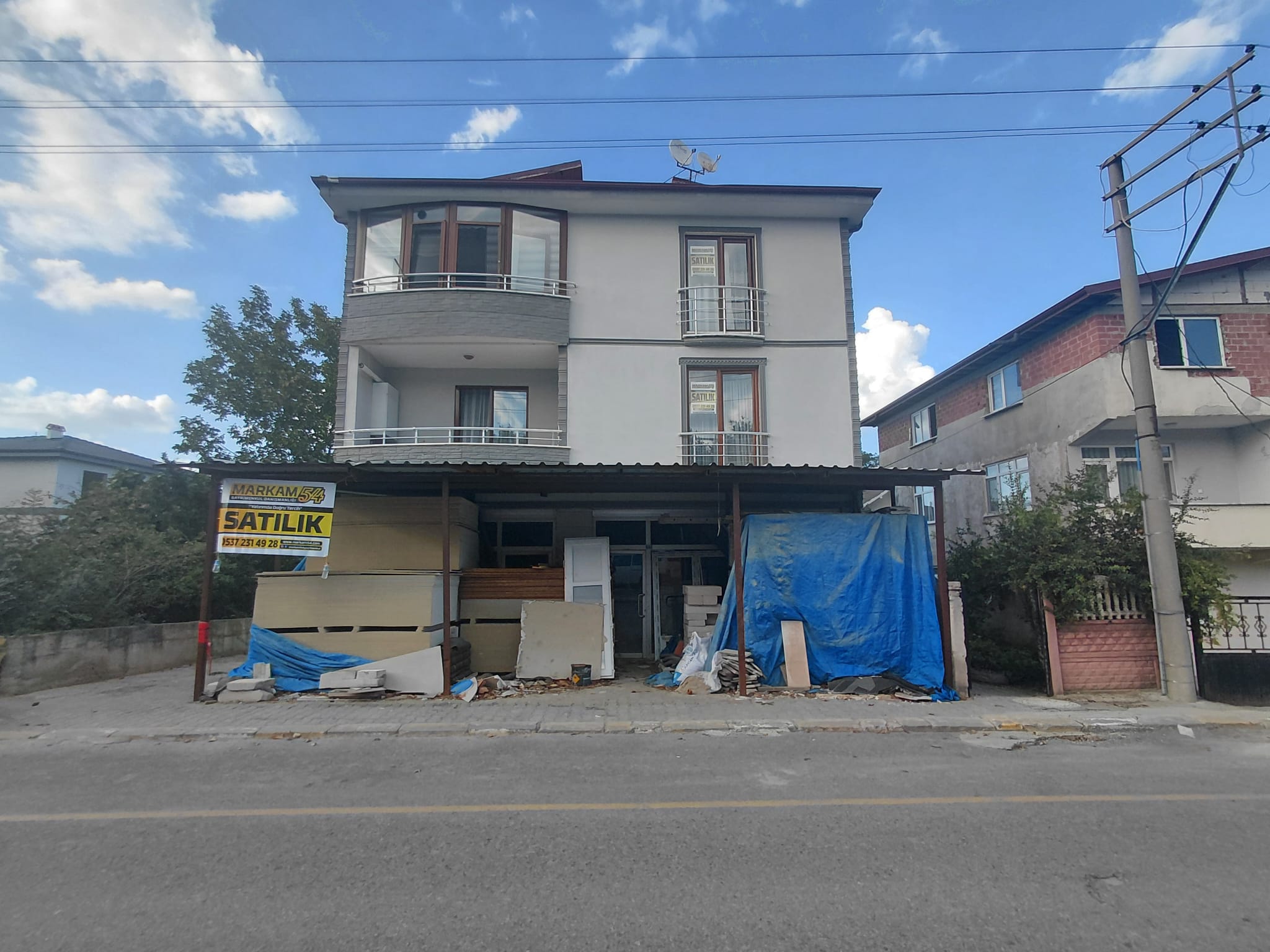Sakarya Arifiye Neviye’de Satılık 2+1 İki Katlı Daireler & 100 m² Dükkan – 298 m² Arsa Üzerinde Müstakil Bina