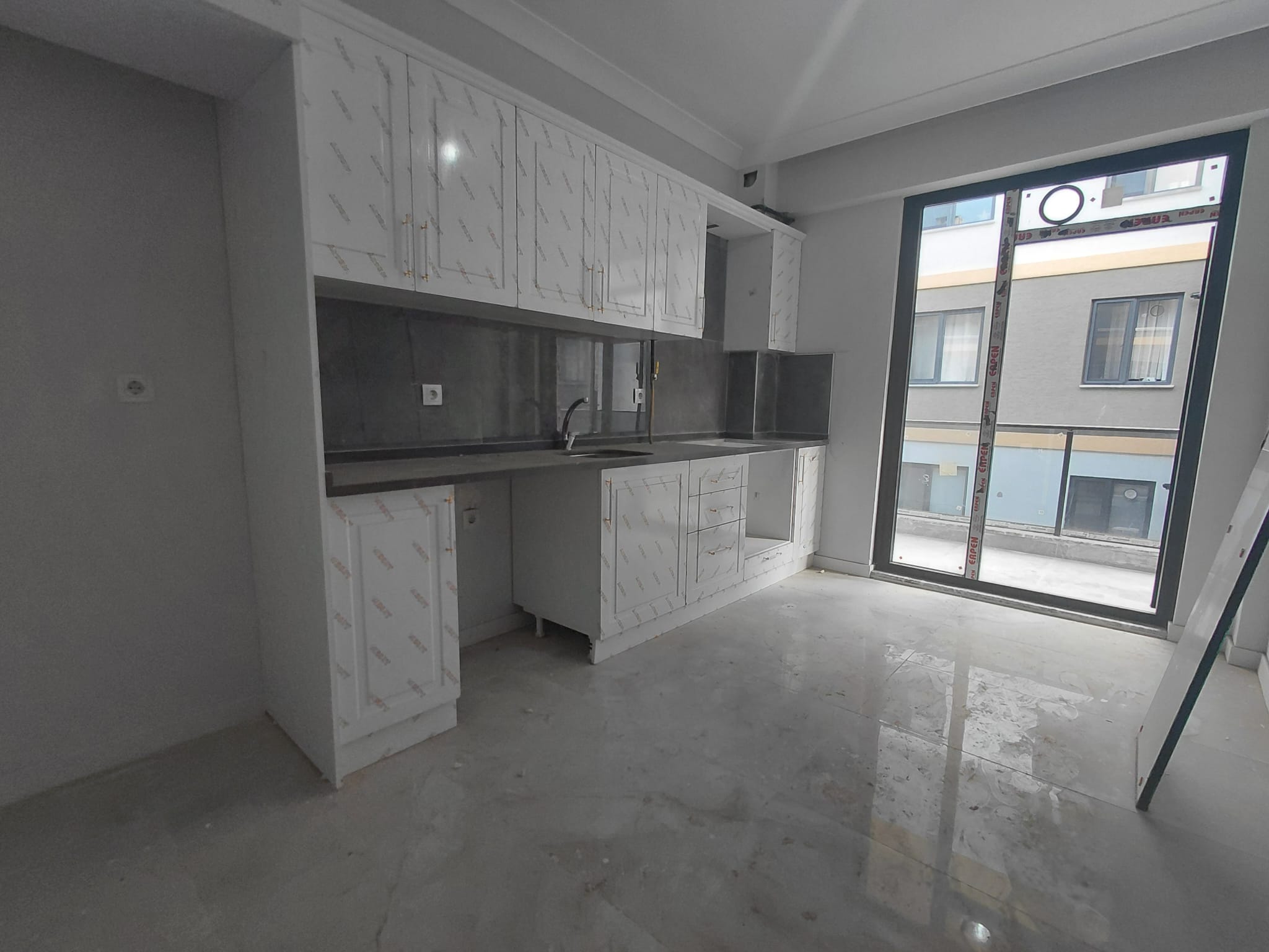 Arifiye Fatih Mahallesinde Satılık 3+1 Site İçi 110 m² Geniş Daire – Hastane ve Okullara Yürüme Mesafesi