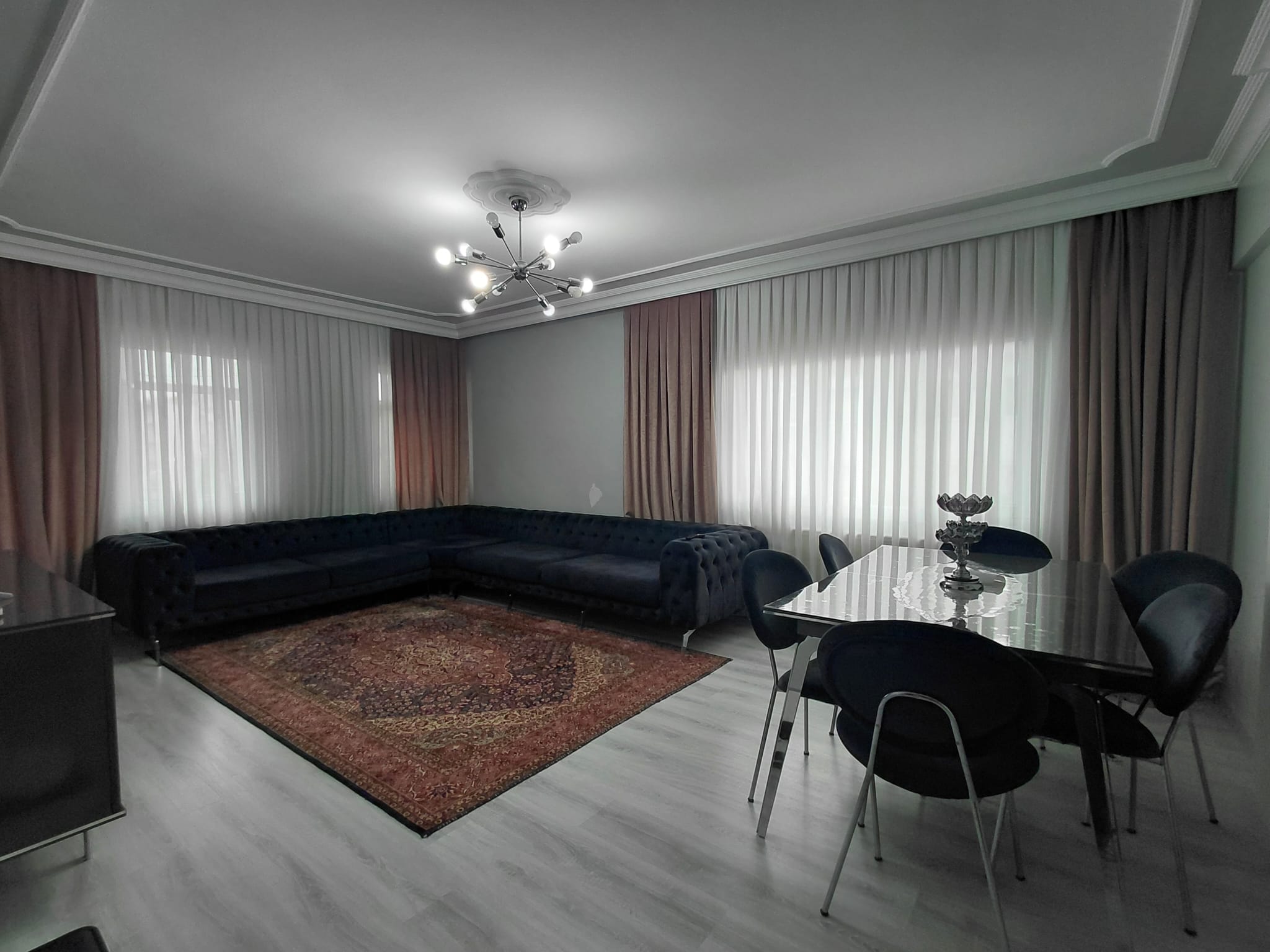 Erenler’de Kaçırılmayacak Fırsat! Asansörlü, Yenilenmiş ve Lokasyon Avantajlı 3+1 Daire